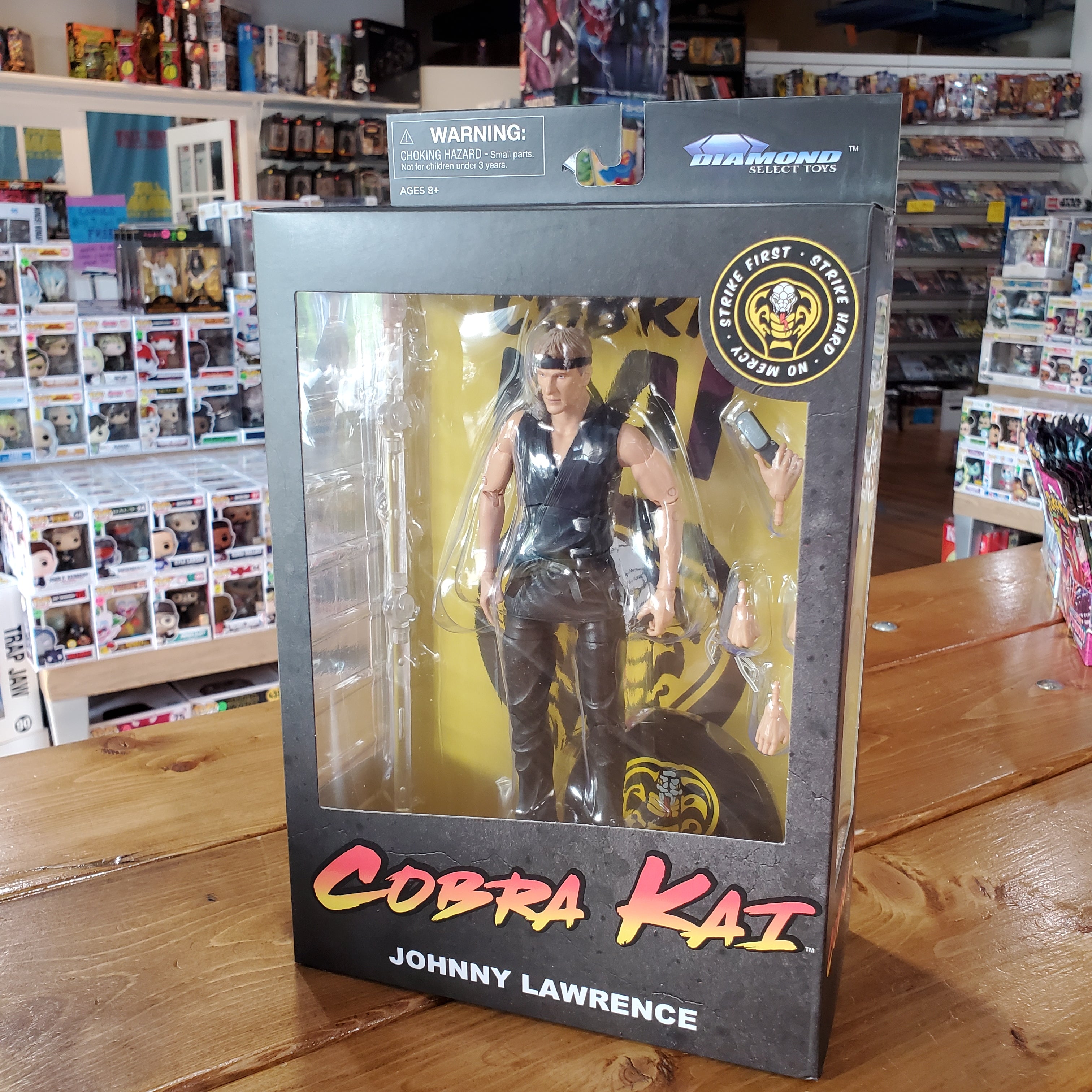 Boneco Diamond Select Cobra Kai - Johnny Lawrence