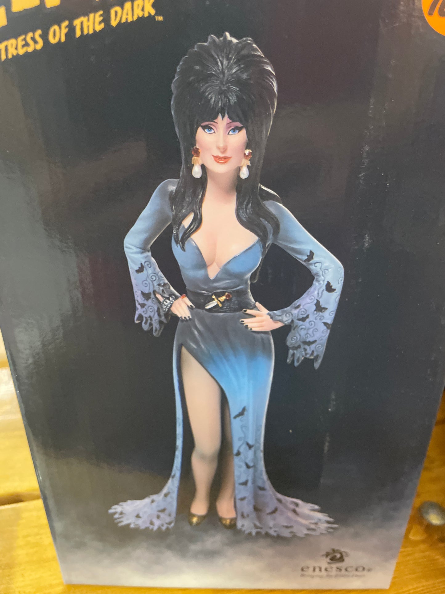 Enesco - Elvira mistress of the dark staue